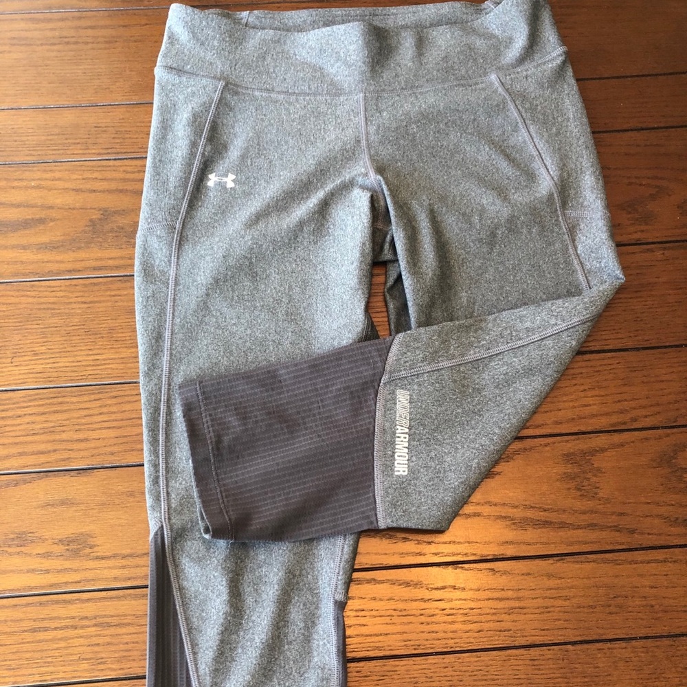❌SOLD❌ Under Armour Cropped Grey Leggings
